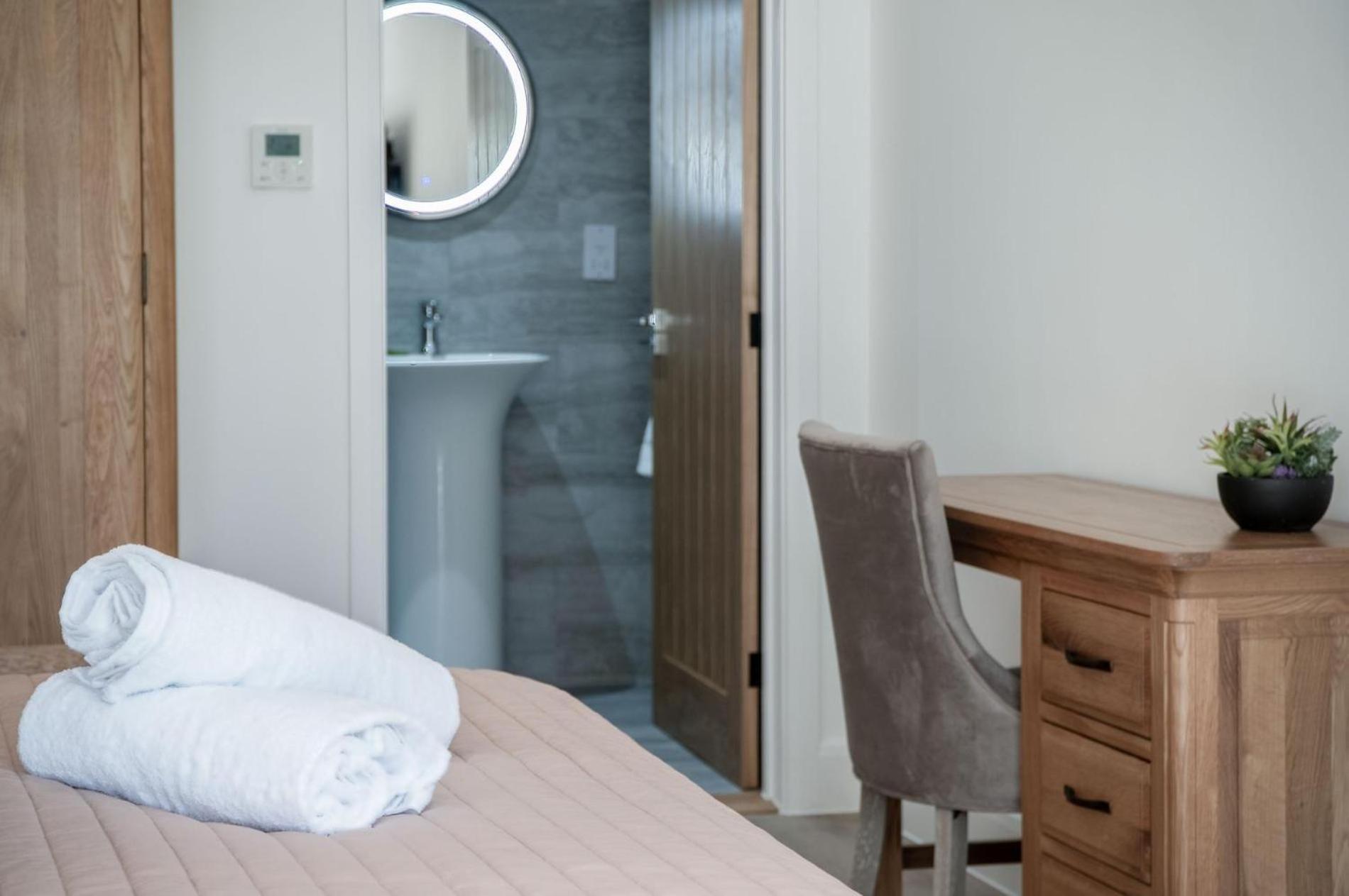 Suite 12 - Sleeping Giant Hotel - Pen Y Cae Inn Brecon Exterior foto